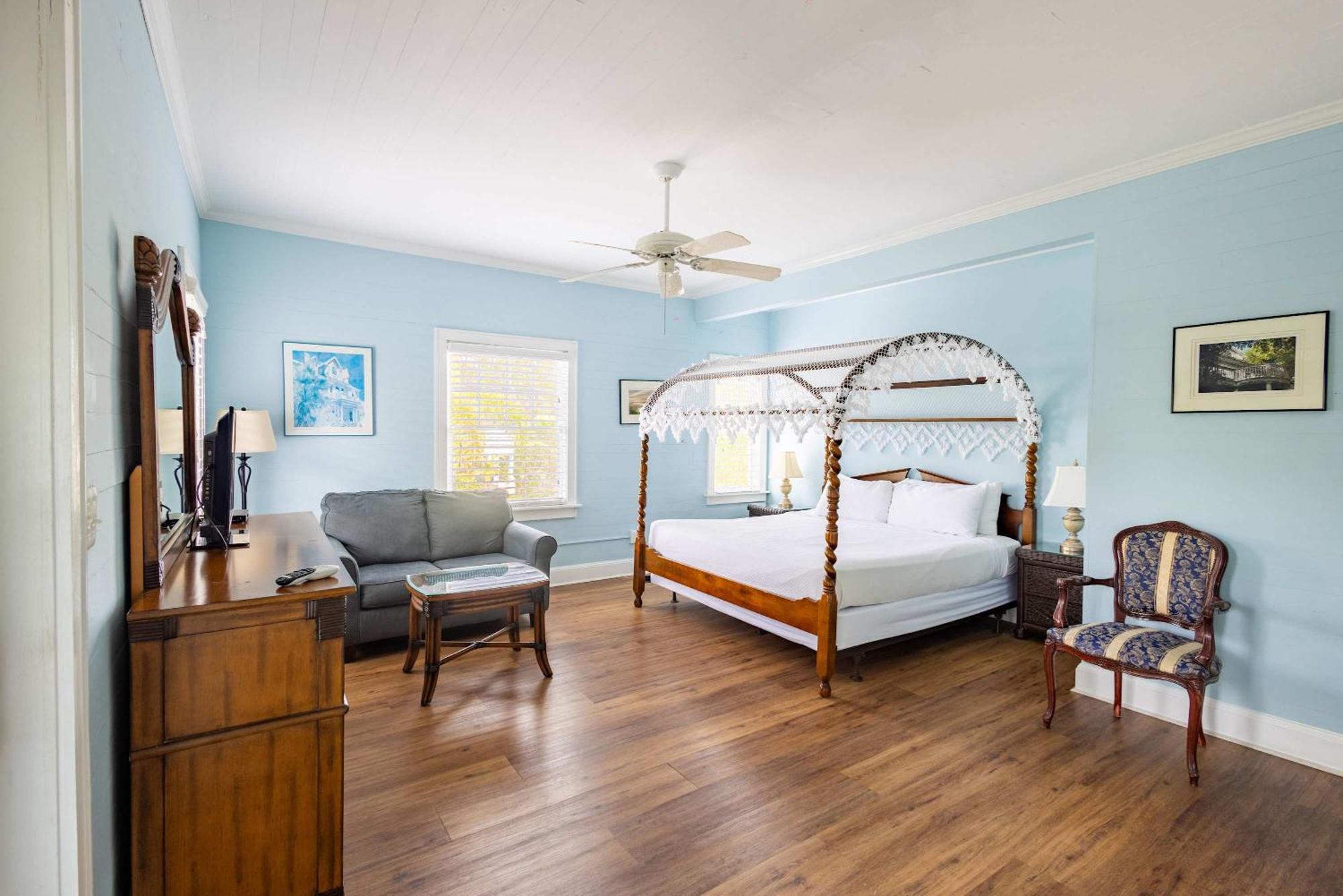 Deluxe King With Balcony - At James House With Parking! Cayo Hueso Exterior foto