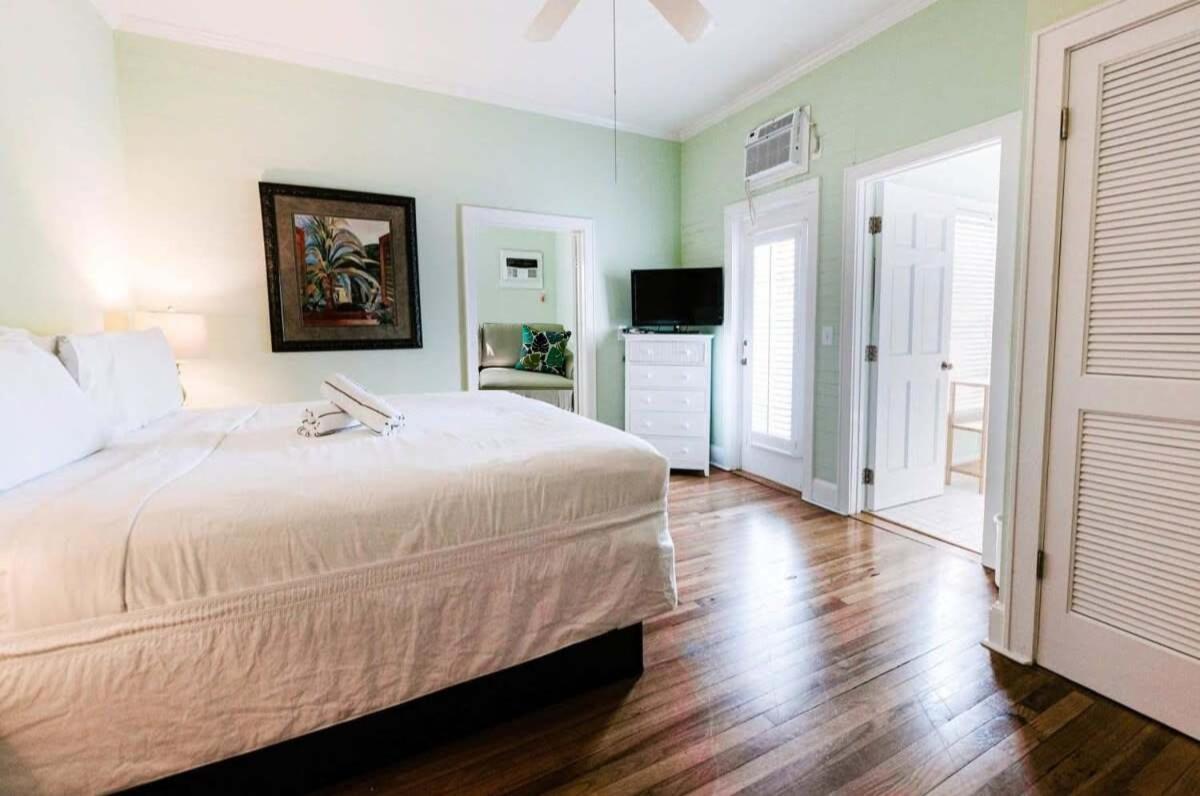 Deluxe King With Balcony - At James House With Parking! Cayo Hueso Exterior foto